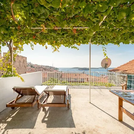 Studio Badoljo Apartment Hvar Town
